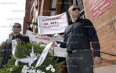 Ulicami Slupska  przeszedl pochod ludzi przeciwnych...