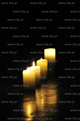 Adwent w kosciolach chrzescijanskich to okres trwajacy...