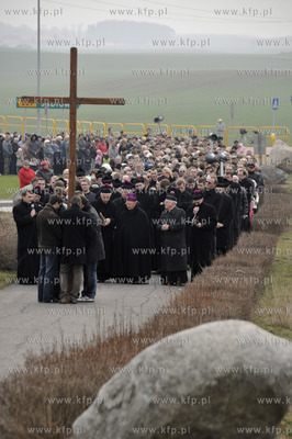 Droga krzyzowa na Gorze Jana Pawla II w Pelplinie pod...