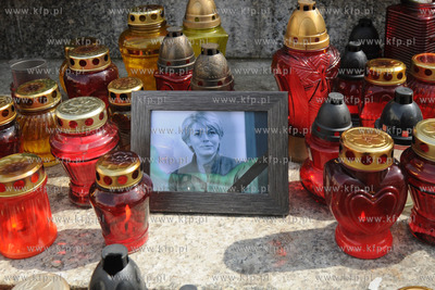 Gdynia w zalobie tydzien po katastrofie prezydenckiego...