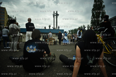 Dzielnica - stolica - Streetwaves. Akcja miejska wyprowadzajaca...