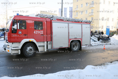 Bia  y Volkswagen Passat dachowal na ul. Komandorskiej...