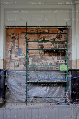 Podczas prac remontowych dawnej sali restauracyjnej...