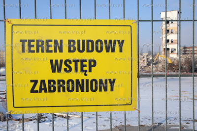 Gdynia. Rozbiorka magazynu portowego pomiedzy ulicami...