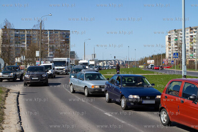 Ok godz. 14 w poblizu skrzyzowania ul. Bulonskiej i...