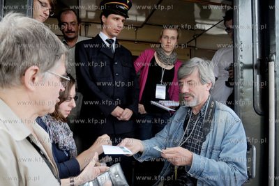 Pociag "Heweliusz", prowadzony przez parowoz z wolsztynskiej...