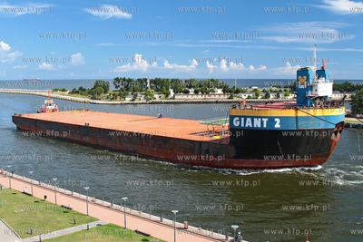Gdanska Stocznia Remontowa SA zakupila duza barke zanurzalna...