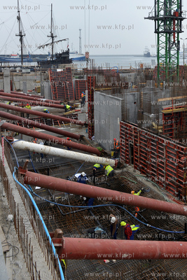 Gdynia. Na terenie sasiadujacym z apartamentowcem Sea...