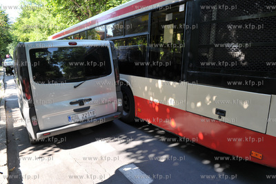 Sopot ulica Powstancow Warszawy. Niewlasciwie zaparkowany...