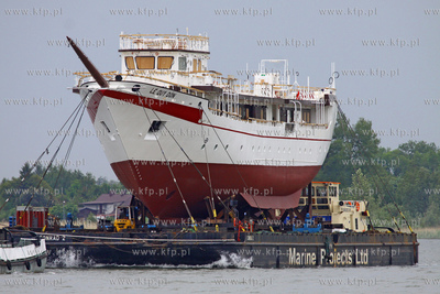 Transport kadluba do portu wewnetrzego w Gdansku szkolnego...