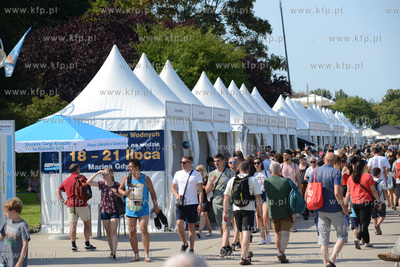 Gdynia. 8. Nadmorski Plener Czytelniczy na Bulwarze...