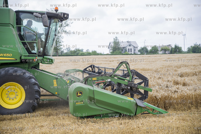 Żniwa we wsi Lignowy w powiecie Tczewskim na Kociewiu.
30.07.2019...