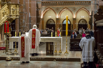 Pierwsza niedziela kiedy obowiązuje  limit osób w...