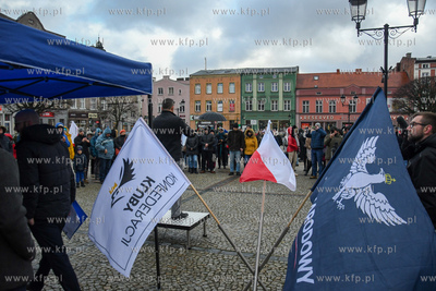 Około setki przeciwników szczepień i obostrzeń...