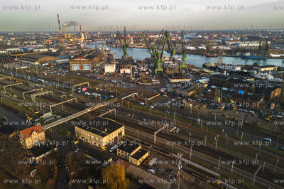 Panorama Gdańska. Widok na tereny Stoczni Gdańskiej....