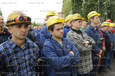 Protest stoczniowcow ze Stoczni Gdynia w związku z...
