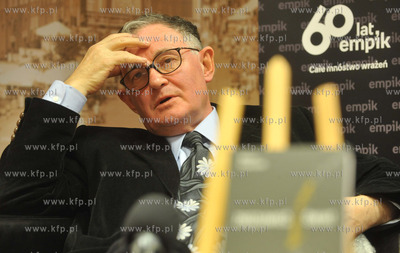 Spotkanie autorskie z profesorem Wiktorem Osiatynskim...