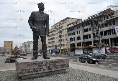 Budowa apartamentowca Transatlantyk na placu Kaszubskim...