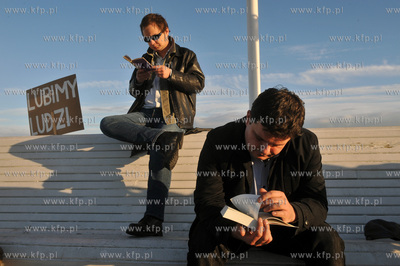 MOLO KSIAZKOWE od deski do deski. Akcja milosnikow...