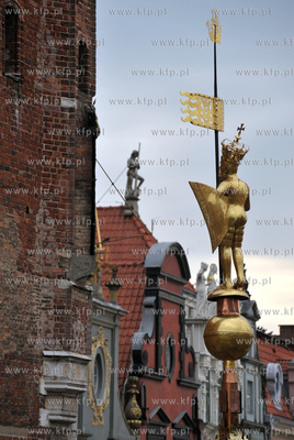 Gwaltowana burza, ktora przeszla nad Gdanskiem uniemozliwila...