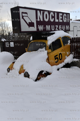 Zima. Reklama Muzeum Volkswagena w Pępowie obok Żukowo...