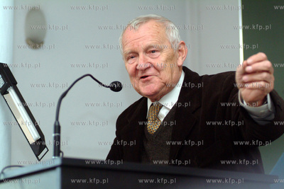 Mieczyslaw Rakowski - ostatni premier PRL , podczas...