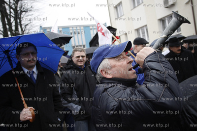 Gdynia. Demonstracja pracownikow  WUZ Przedsiebiorstwa...