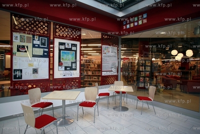 Gdańsk. Centrum Handlowe Manhattan. Biblioteka Manhattan.
08.03.2012
fot....