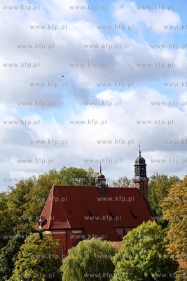 Zukowo.  Kosciol pw. Wniebowziecia Najswietszej Maryi...