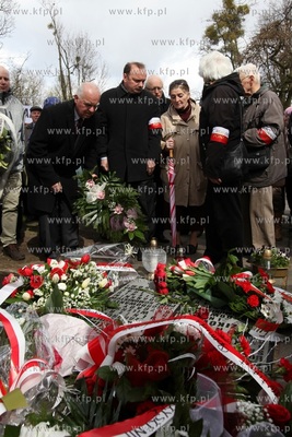 Gdańsk. Cmentarz garnizonowy. Odsłonięcie tablicy...