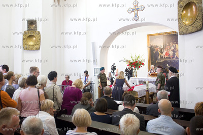 Kaplica Królewska w Gdańsku. Wystawione trumny z...