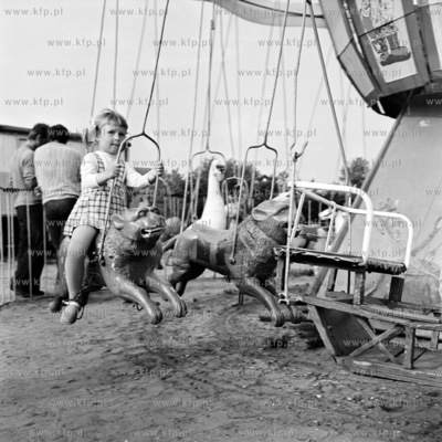 Karuzela w wesolym miasteczku. 06.1973 Fot. Zbigniew...