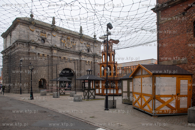 Na Targu węglowym w Gdańsku rozstawiane są pawilony...