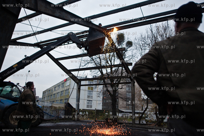 Kolejne budynki Stoczni Gdanskiej do wyburzenia .Tym...