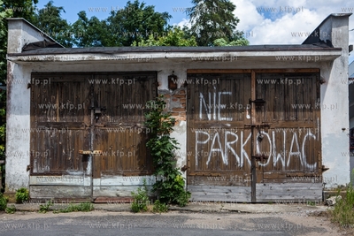 Gdańsk. Garaże obok stacji PKM Strzyża. 03.07.2019...