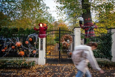 Gdańsk Wrzeszcz, ul. Jaśkowa Dolina. Nz. Halloweenowe...