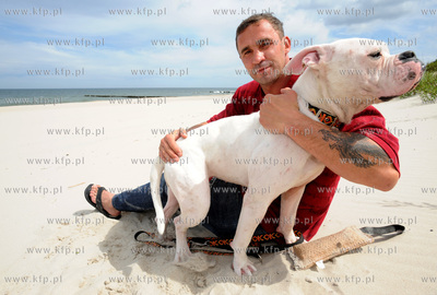 Przemyslaw Saleta ze swoim psem Milky Way, 8-miesieczna...