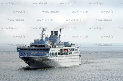 Wycieczkowiec Grand Voyager plywajacy pod bandera wloska...