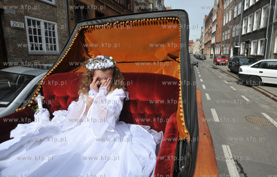 Gdansk. Pierwsza Komunia Swieta. Natalka jedzie bryczka...