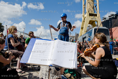 Gdansk. Stocznia Remontowa. Obudz Polske, niecodzienny...