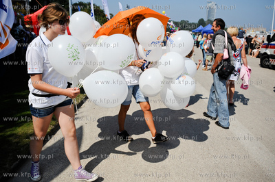 Gdynia. Bulwar nadmorski. Festyn PGNiG Bezpiecznie...