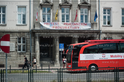 Gdansk. Protest pracownikow Prokuratury Okregowej w...