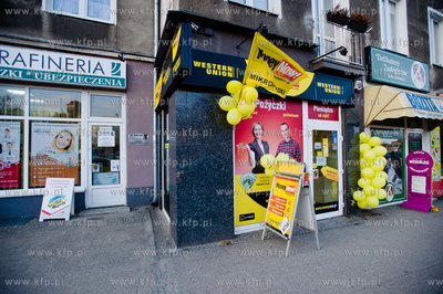 Gdansk. Ul. Podwale Staromiejskie. Fasada oraz szyldy...