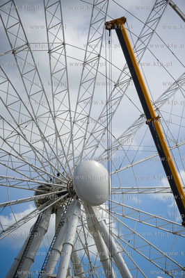 Gdansk. Montaz kola widokowego na Wyspie Spichrzow.
18.05.2015
fot....