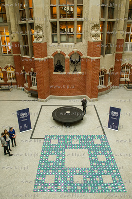 Dziedziniec im. Jana Heweliusza w Gmachu Glownym Politechniki...