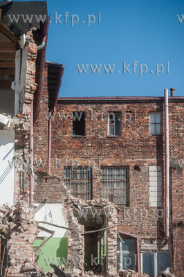 Gdańsk.  Wyburzanie budynku przy ulicy Wiosny Ludów,...