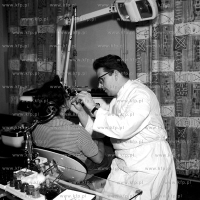 W gabinecie stomatologicznym.
03.1967
0000553z_marzec1967
Fot....
