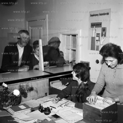 Kolejka w urzędzie. (lata50)
1958
0002226z
Fot. Zbigniew...