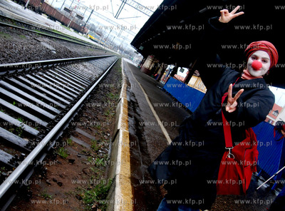 Grupa mlodych Palestynczykow bioraca udzial w programie...