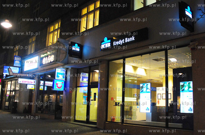 Gdynia. Ul. Swietojanska noca. Nz. Kredyt Bank

14.03.2007

Fot....